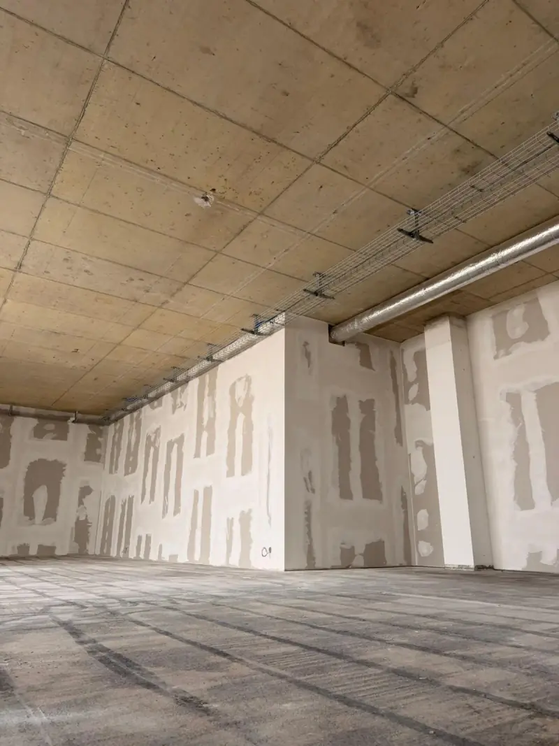 Murs en plaques avec bandes et enduit de joints